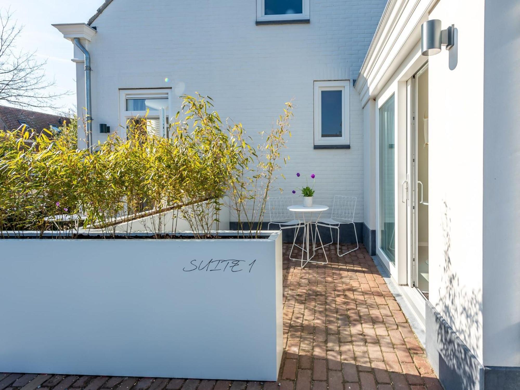 Pleasaing Holiday Home In Oostkapelle Near Centre Bagian luar foto